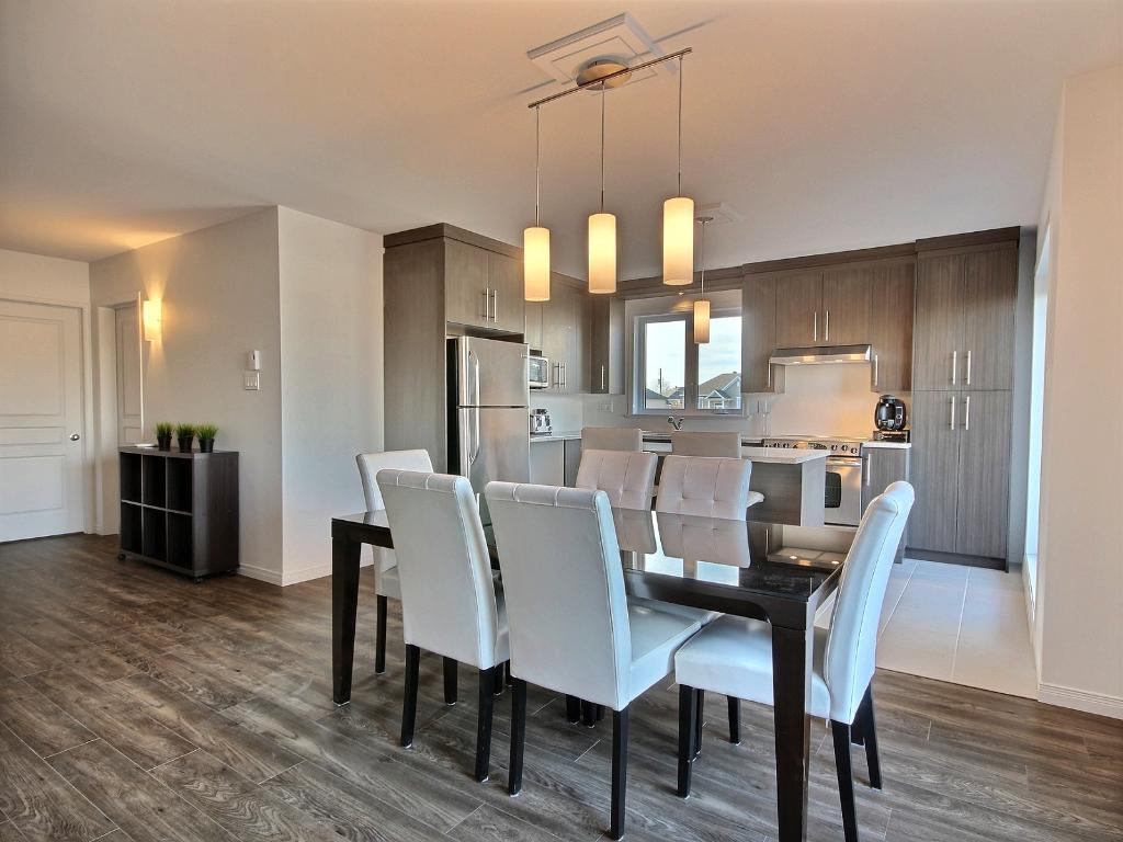 Superbe 4 1/2 + B, LÉVIS, (St-David), 3ième étage, air clim, 2 STATIONNEMENTS EXTÉRIEURS INCLUS, LIBRE dès le 21 juin 2026. | 3289752
