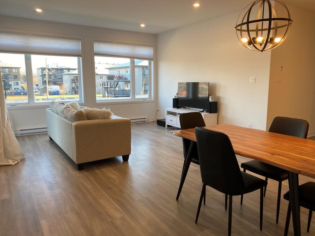 🔥 5 ½ ENSOLEILLÉ – 1350 PI² – JUIN/JUILLET 2026 🔥 | 3289784