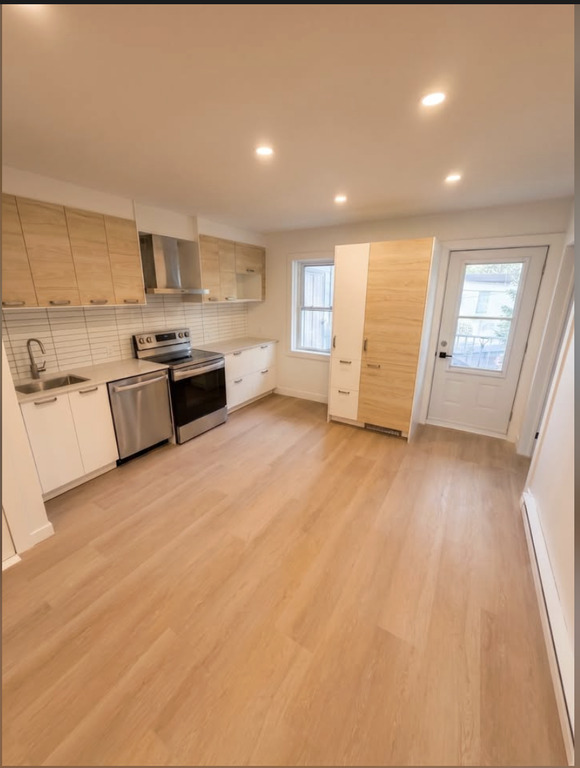 Wow! Condo Rénové 2 Cac Et 2 Balcons! | 3290427