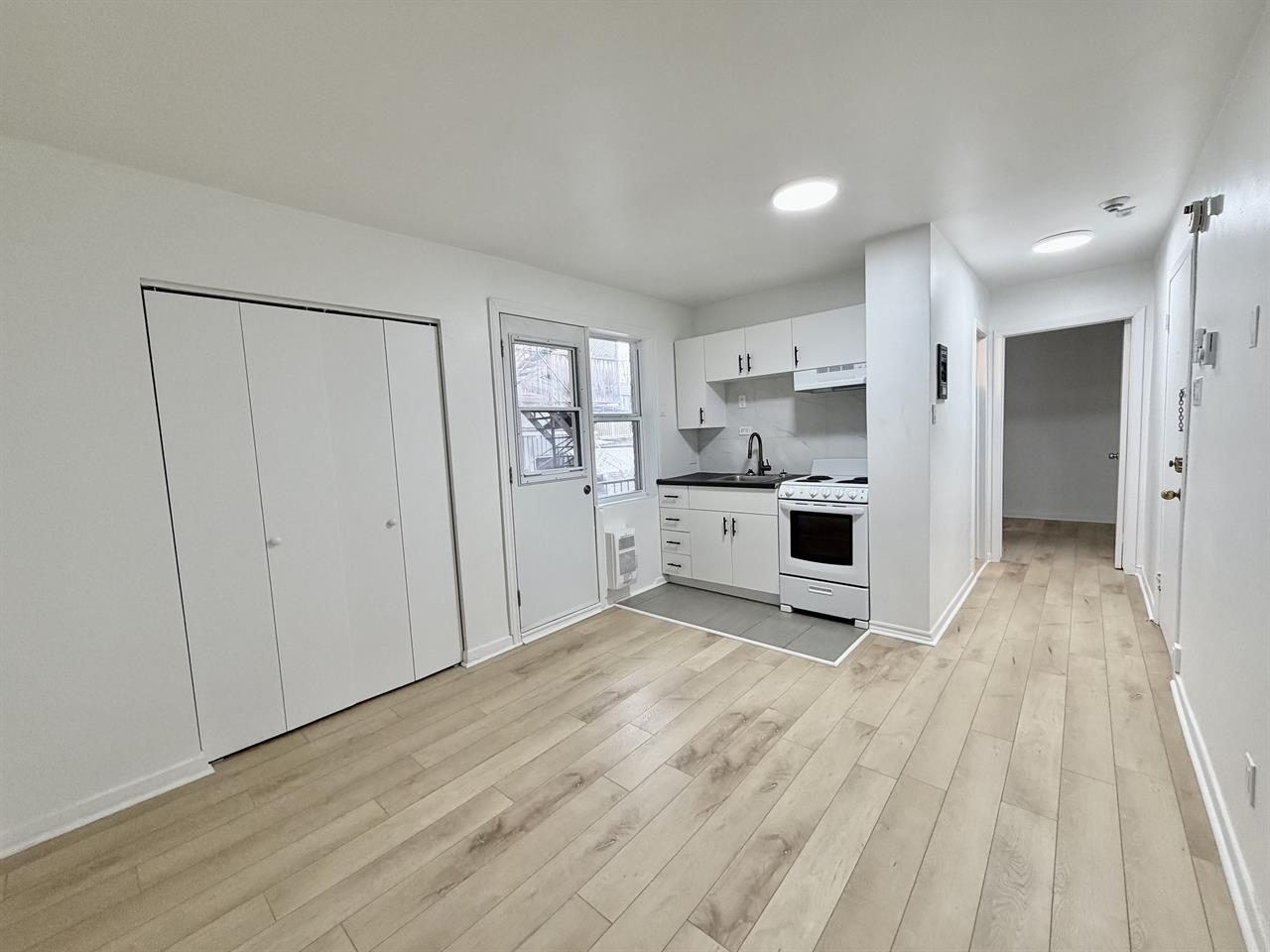 2405 Rue Bélanger 2405 Belanger - 1 Bedroom | 3290474