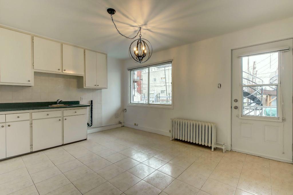 Grand 5 1/2 secteur Mercier - Dernier étage - Eau chaude et internet inclus | 3290535