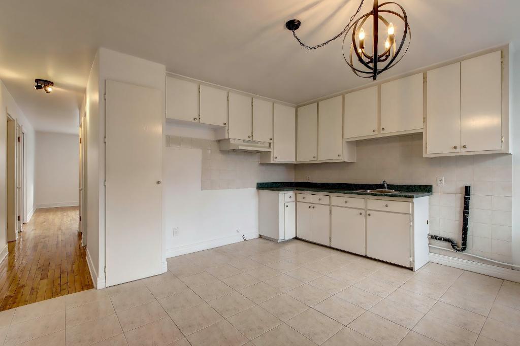 Grand 5 1/2 secteur Mercier - Dernier étage - Eau chaude et internet inclus | 3290535