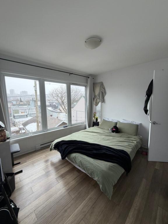 GRAND 41/2 AVEC BALCON ET IMMENSE FENÊTRE, LOCKER | 3308987