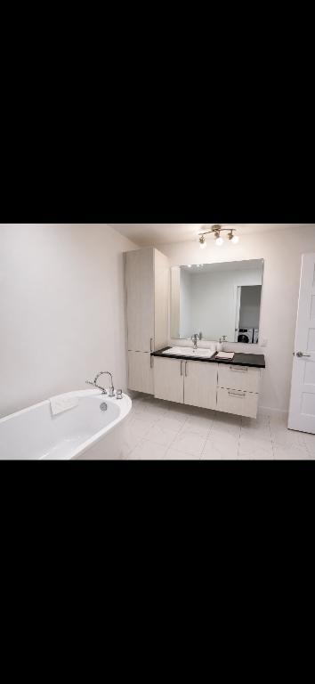 GRAND 41/2 À LOUER POUR LE 1 ER JUILLET 2026 NON MEUBLÉ - 1391 rue du Ciné-parc à Chicoutimi | 3290657