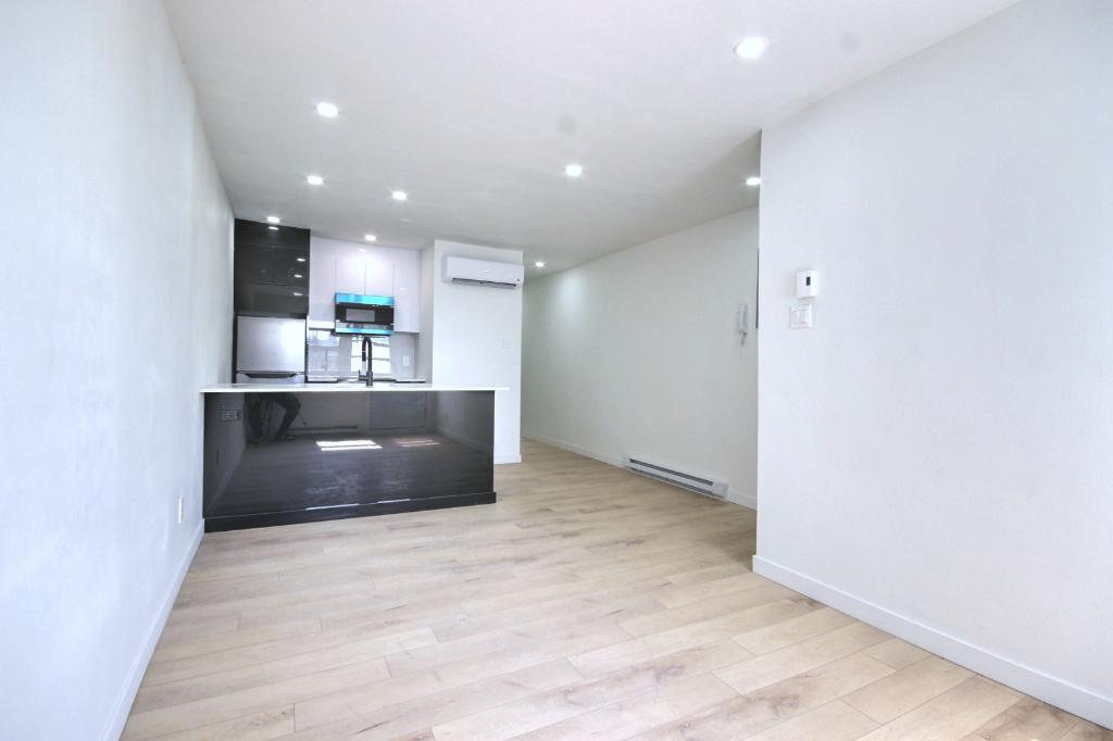 RENOVÉ - 1 CHAMBRE A COUCHER AVEC JARDIN ET WALK-IN | 3290696