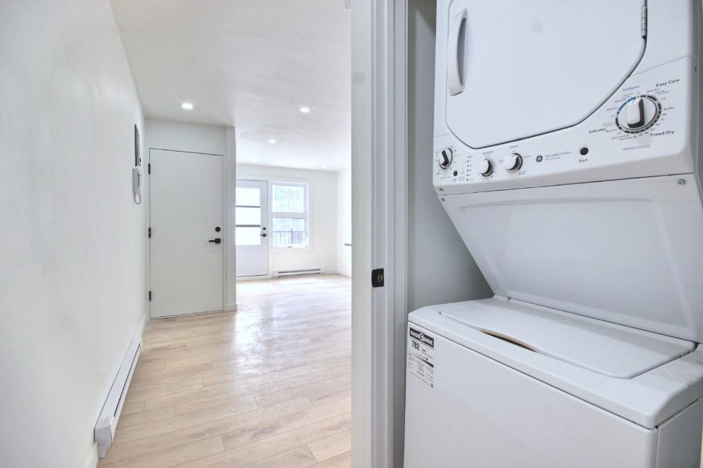 RENOVÉ - 1 CHAMBRE A COUCHER AVEC JARDIN ET WALK-IN | 3290696