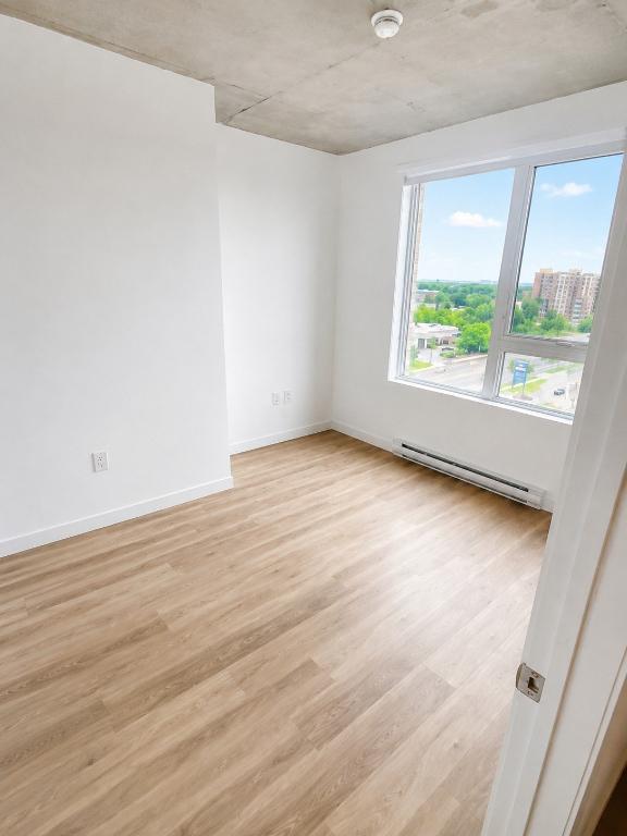 Condo locatif — 4½ neuf, jamais habité — Piscine sur le toit — Au pied du métro Cartier, Laval | 3290746