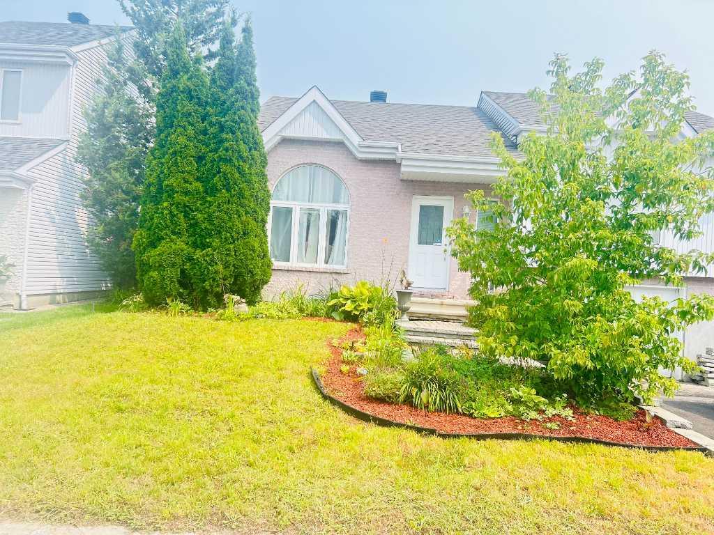 Charmante maison à louer à Laval (Auteuil) – Grande cour intime et secteur recherché! occupation rapide | 3290750