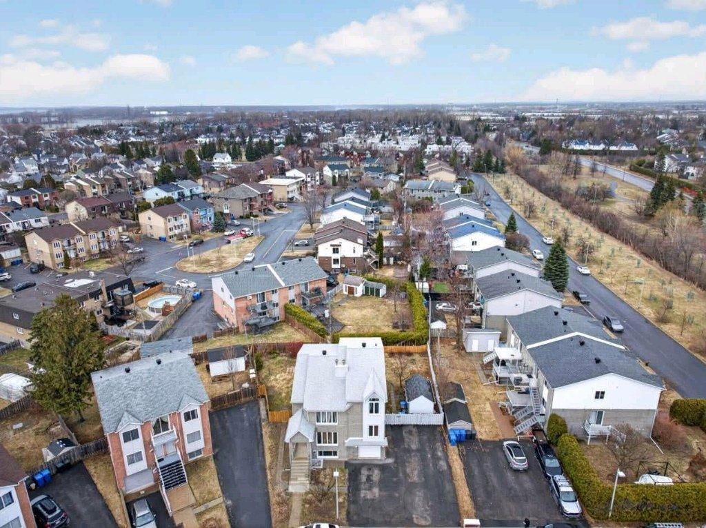 Immense 6 1/2 dans un secteur très recherché de Longeuil, | 3290752