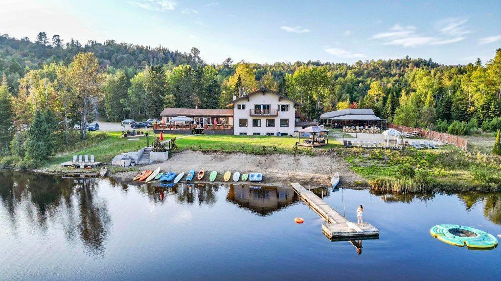 Immense chalet Auberge ( Laurentides ) | 3290754