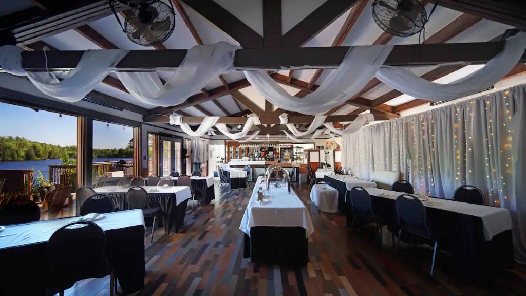 Immense chalet Auberge ( Laurentides ) | 3290754