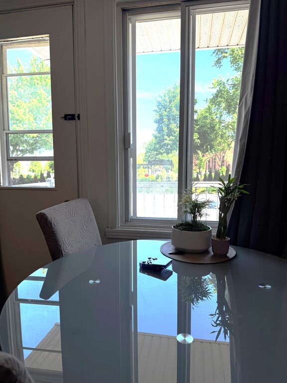 Grand Appartement Lumineux Situé Au 1er | 3291173