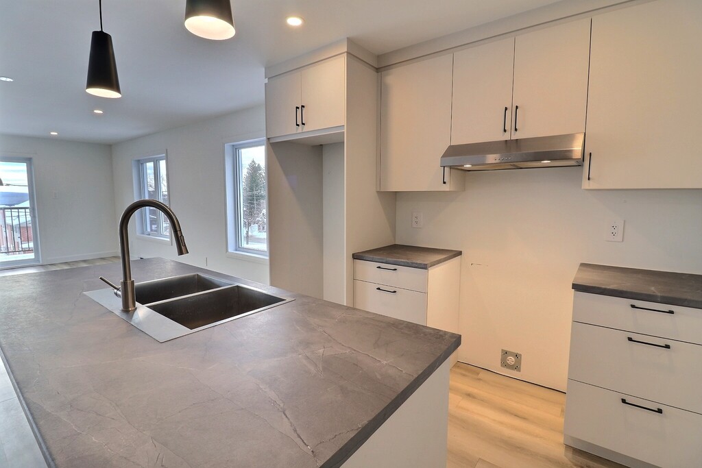 4 1/2 - IMMEUBLE NEUF Situé - 196 Duplin | 3291299