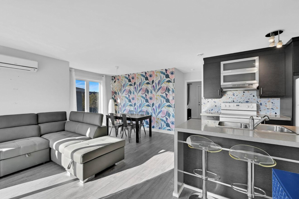 Condo à Louer | 3291376