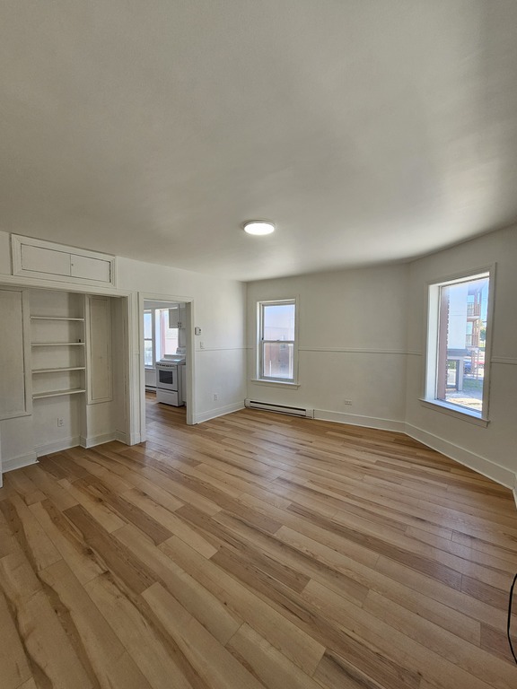 Jolie 2 1/2 Situé Au 154 Rue Alexandre | 3291395