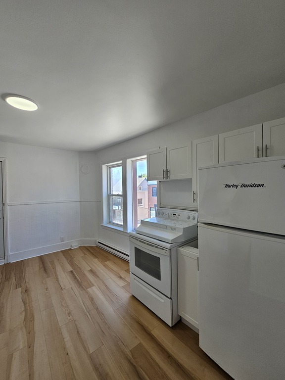 Jolie 2 1/2 Situé Au 154 Rue Alexandre | 3291395