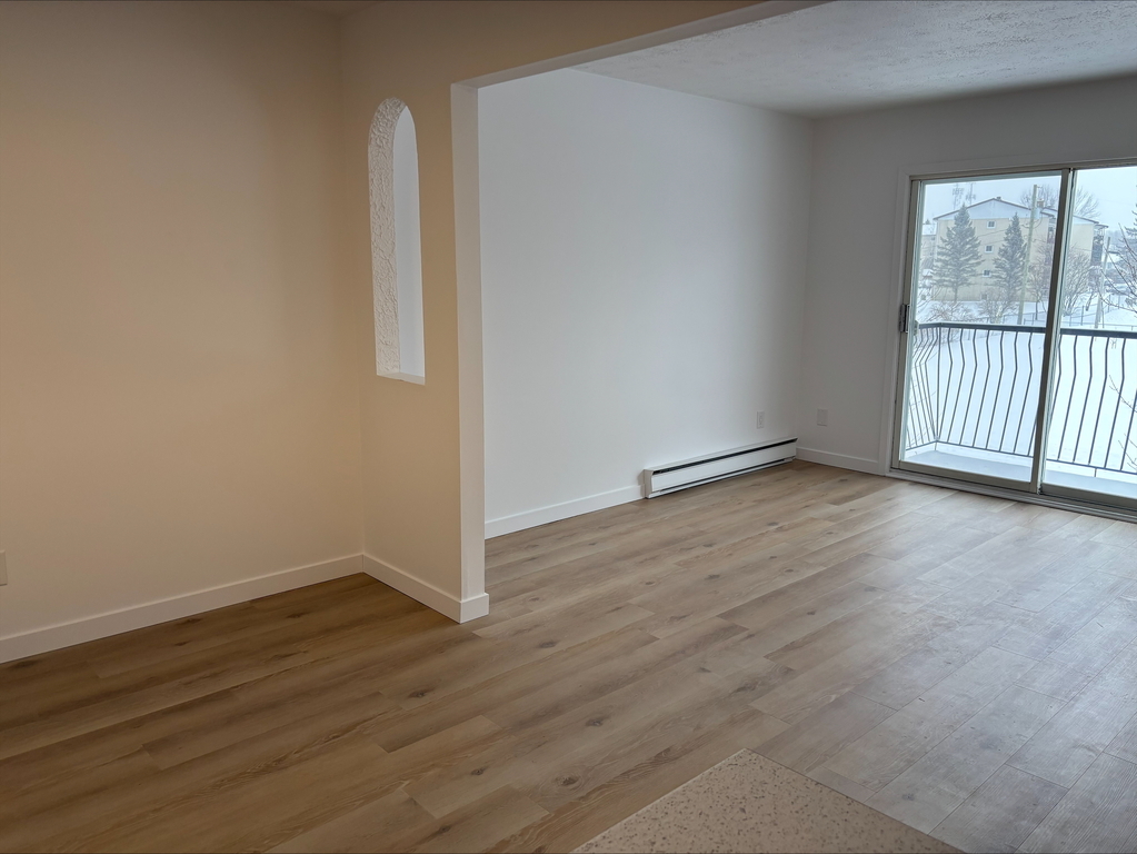 4 1/2 | Chauffage Et Eau Chaude Inclus | | 3291428