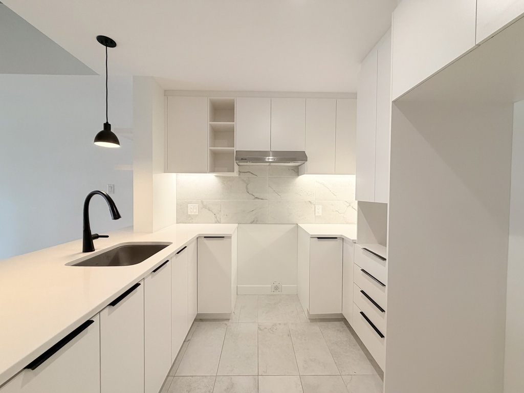 Studio De Luxe Tout Inclus à St-Romuald | 3291436