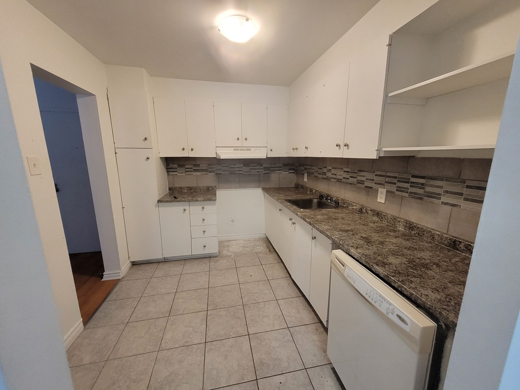 Beau 4 1/2 Situé Au Rez-de-jardin | 3297945