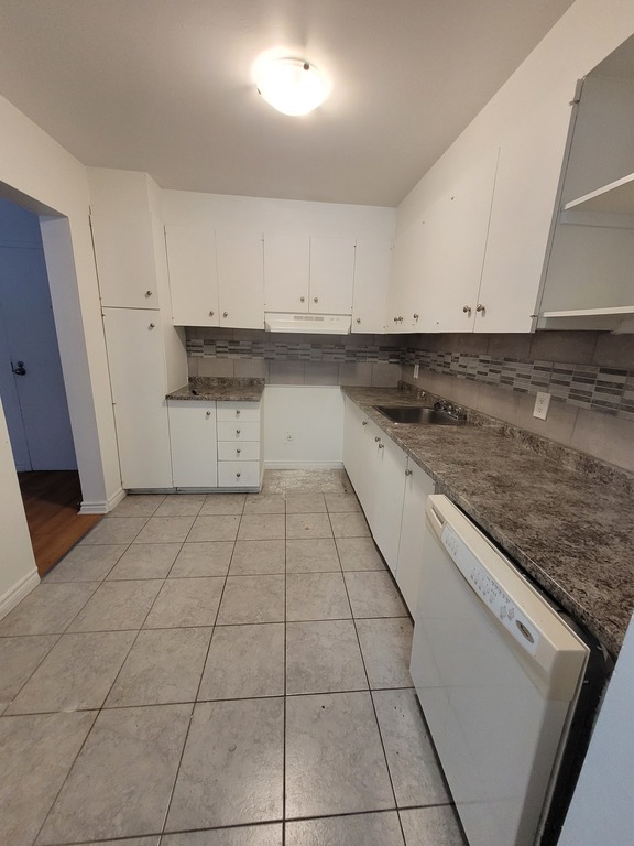 Beau 4 1/2 Situé Au Rez-de-jardin | 3297945