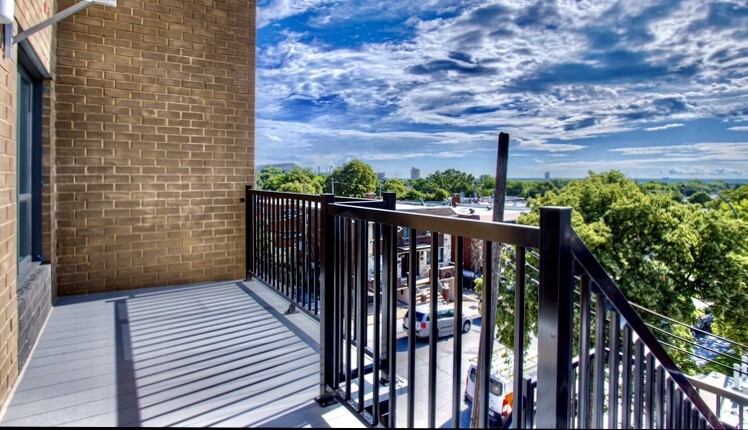 CONDO 3 1-2 + GRAND BALCON+STATIONNEMENT | 3291466