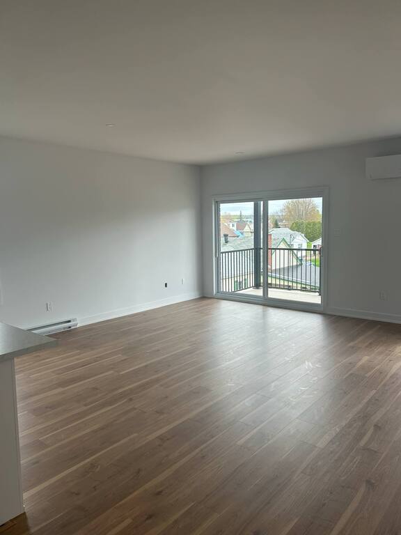 Grand 5 1/2 Très Lumineux Avec Balcon | 3291475