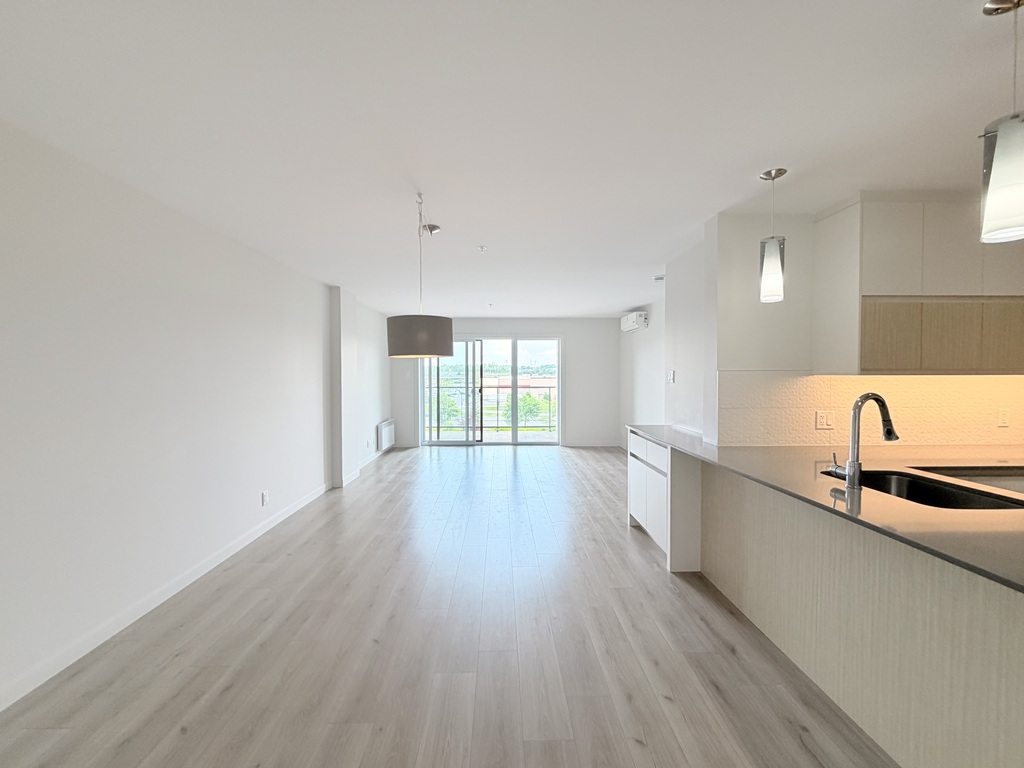 Immense 3.5 Tout Inclus à St-Romuald | 3291499