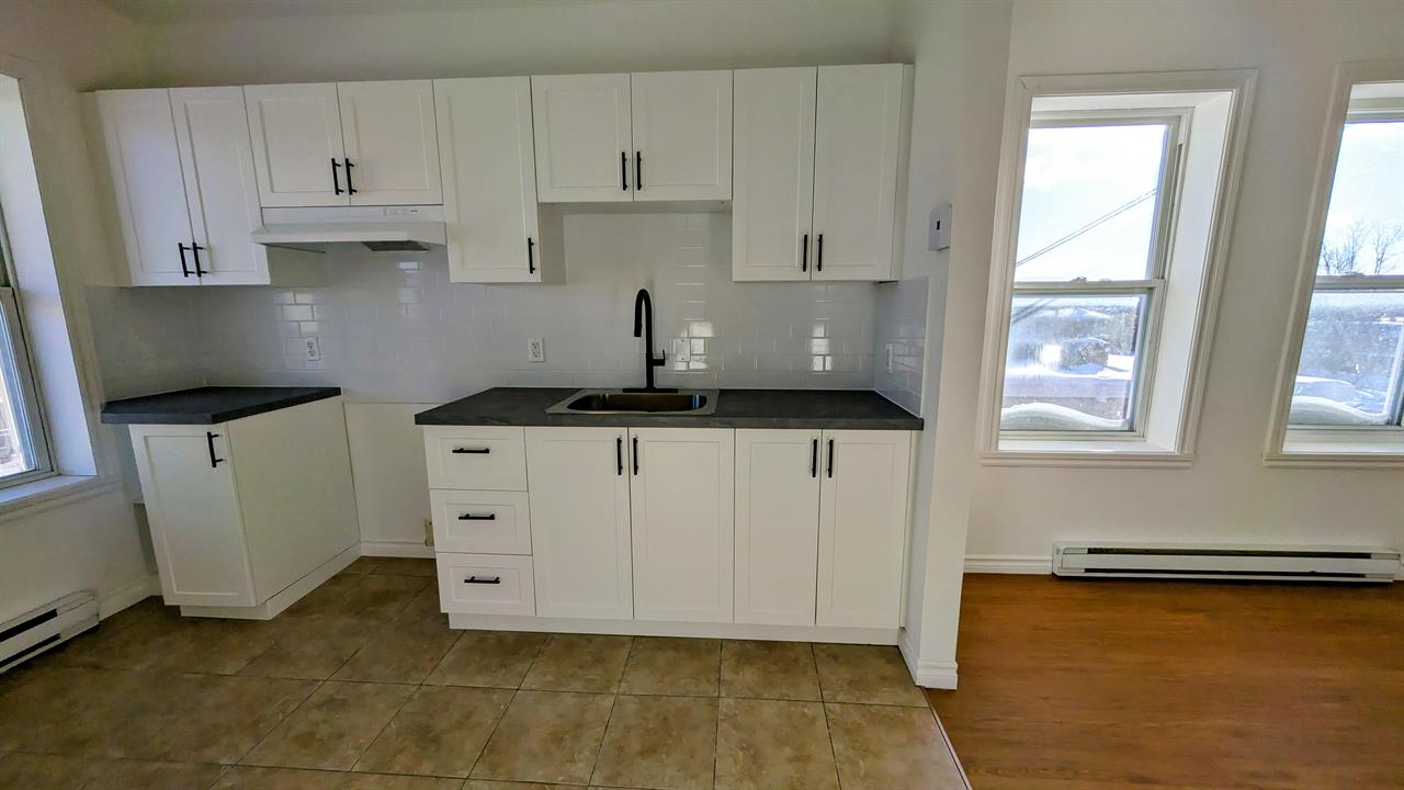 Immeuble - 548-558 King Est 4 ½ à Louer à Sherbrooke - Près Du Cégep De Sherbrooke | 3298208