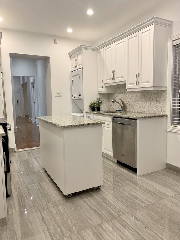 Downtown - 3 1/2 Furnished With Parking | 3291638