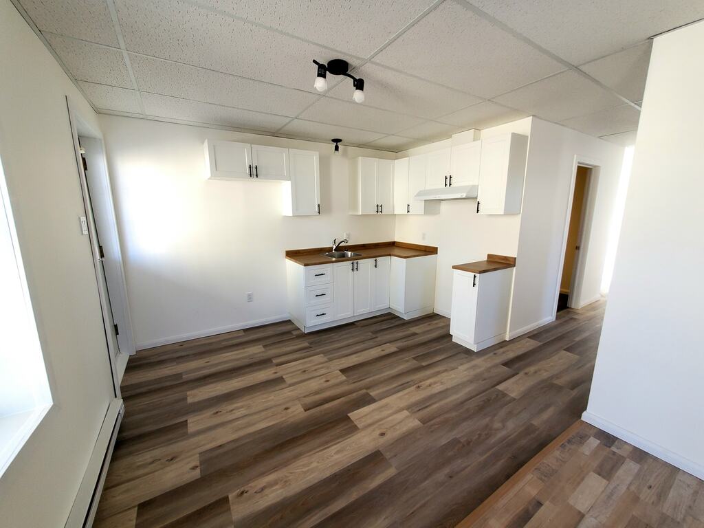 Beau Logement 4½ Au 2e étage | 3291680