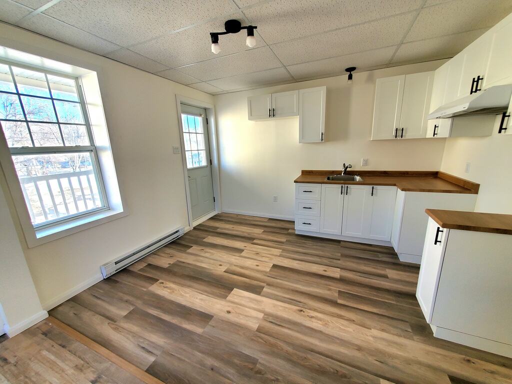 Beau Logement 4½ Au 2e étage | 3291680