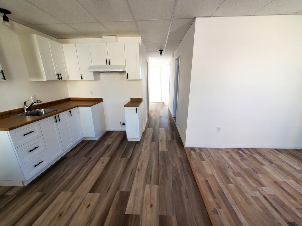 Beau Logement 4½ Au 2e étage | 3291680