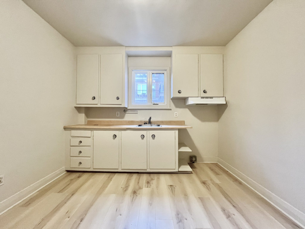 Appartement De 2 Chambres Spacieux à Mon | 3298558