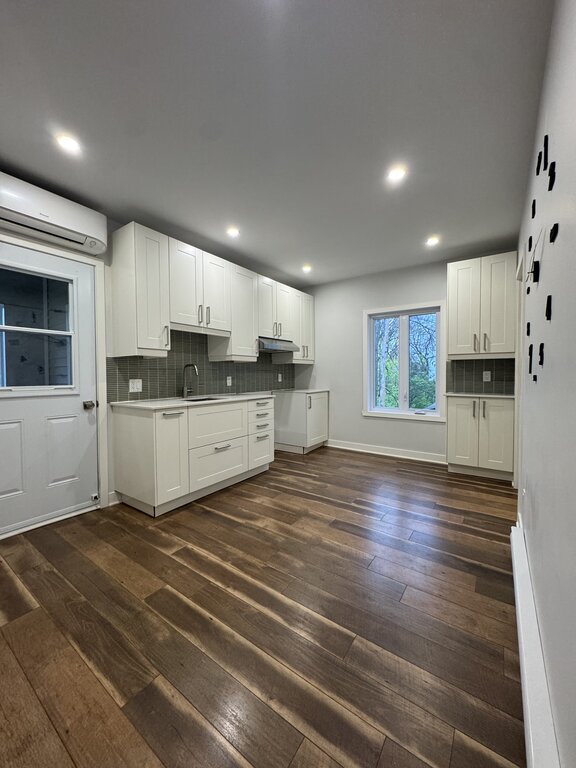Saint-Hubert - Beau 3 1/2 Avec Parking | 3291718