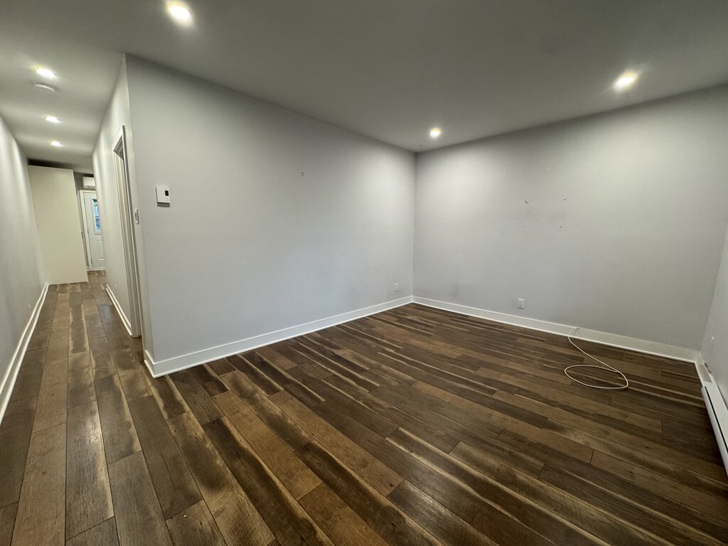 Saint-Hubert - Beau 3 1/2 Avec Parking | 3291718