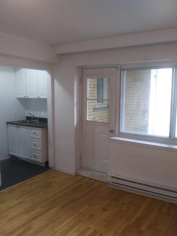 NDG Studio Apt on Fielding St West | 3291833