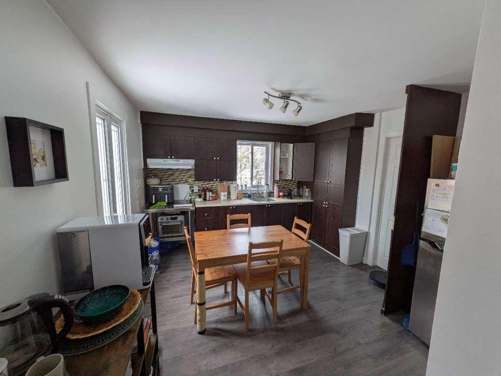 3 1/2 ensoleillé - rénové - Accepte chien - Cour privée | 3292217