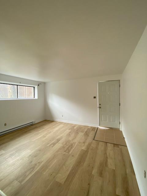 Magnifique appartement 3 1/2 demi-sous-sol complètement rénové, triplex | 3292292