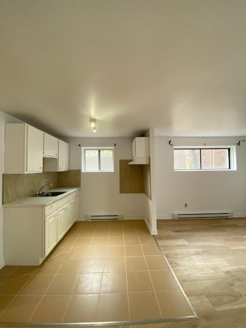 Magnifique appartement 3 1/2 demi-sous-sol complètement rénové, triplex | 3292292