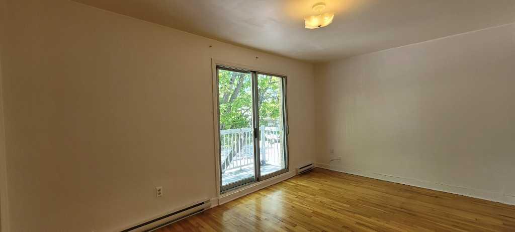 Ahuntsic- 4.5 au 2e de Triplex (prop occupants) Sauvé et St-Firmin | 3292298