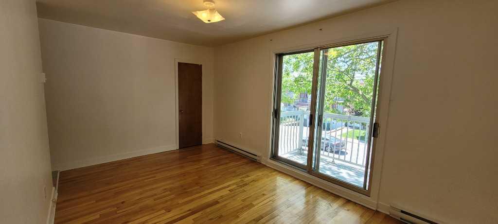 Ahuntsic- 4.5 au 2e de Triplex (prop occupants) Sauvé et St-Firmin | 3292298