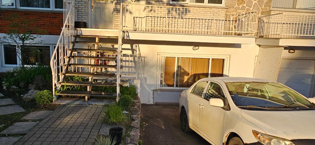 Grand 4 1/2 dans un un triplex à Longueuil. | 3292338