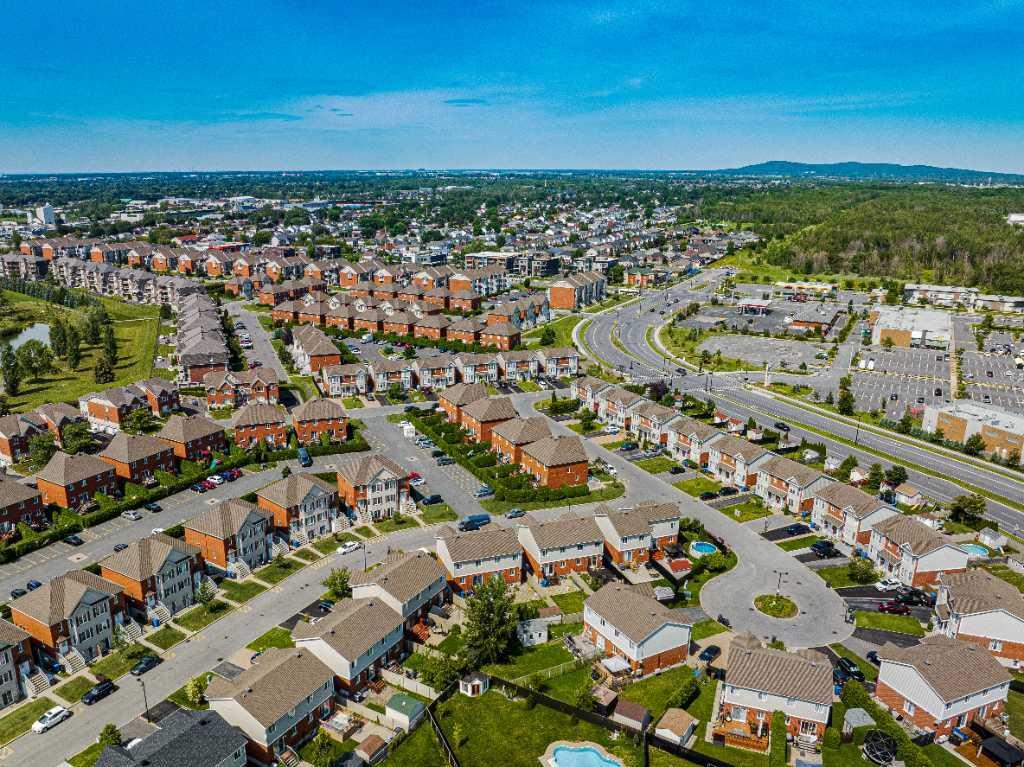 Condo 3 1/2 à Brossard avec électroménagers, 1 stationnement, Thermopompe mural, 1 Rangement et balcon extérieur | 3292409