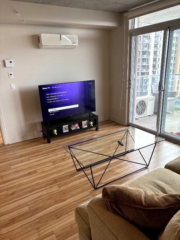 Spacious 3.5 in Laval | 1 Bed, 1 Bath Luxury Condo, Furnished or Unfurnished + FREE Parking | Available July 1! | 3292444