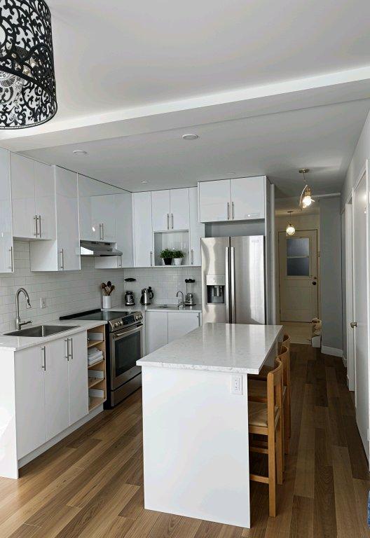 Grand 3 1/2, Rénové/Renovated, Ensoleillé/Sunny a Louer/For Rent | 3295246