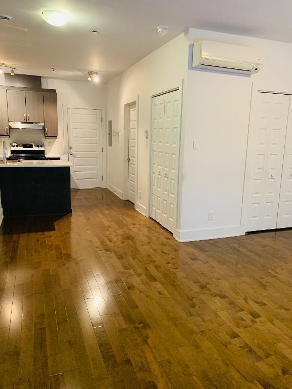 Grand studio au centre-ville avec un stationnement au garage intérieur à louer à partir du 1e juillet | 3292487