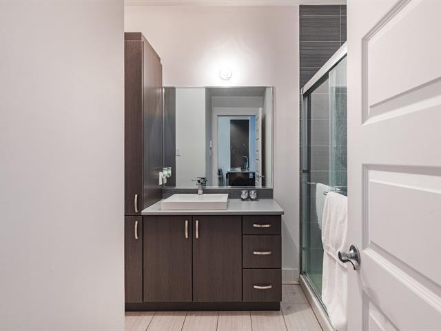 Grand studio au centre-ville avec un stationnement au garage intérieur à louer à partir du 1e juillet | 3292487