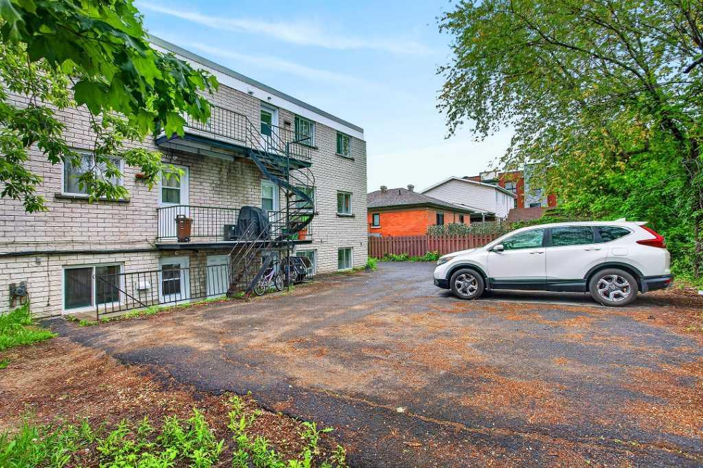 Magnifique 4 ½ demi sous-sol entièrement rénové ! | 3292494