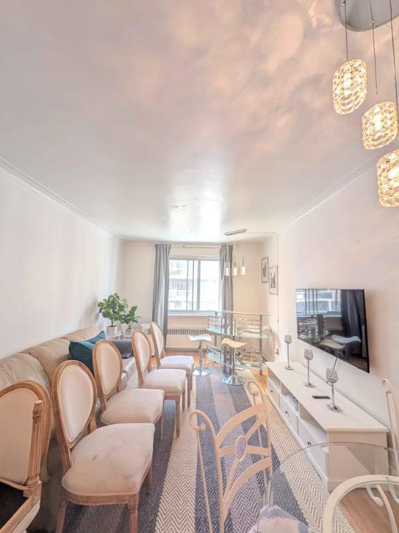 Grand 4 1/2 a louer Rue Van Horne JUILLET Chauffage et eau chaude inclus CDN NDG | 3292499