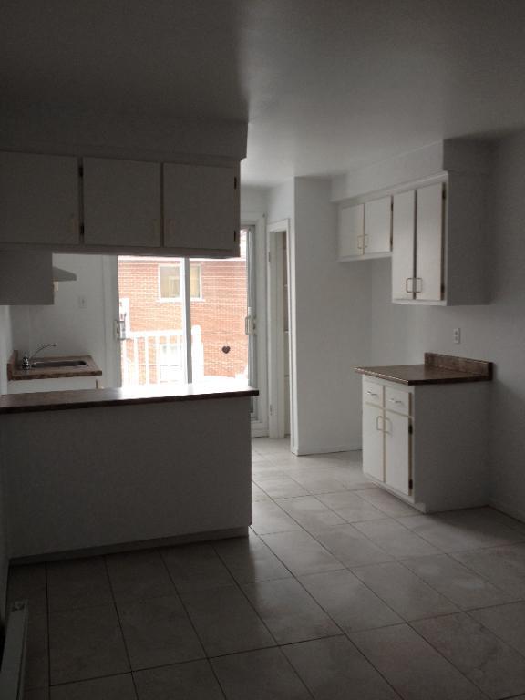 Très grand, 4 1/2 (2e étage de 5 plex ) non chauffé a louer | 3292509